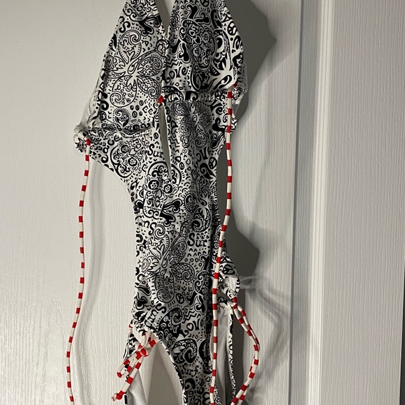 Swimwear - Picture 3 of 11